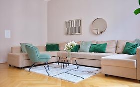 Chic Apartment - Near U3 Metro